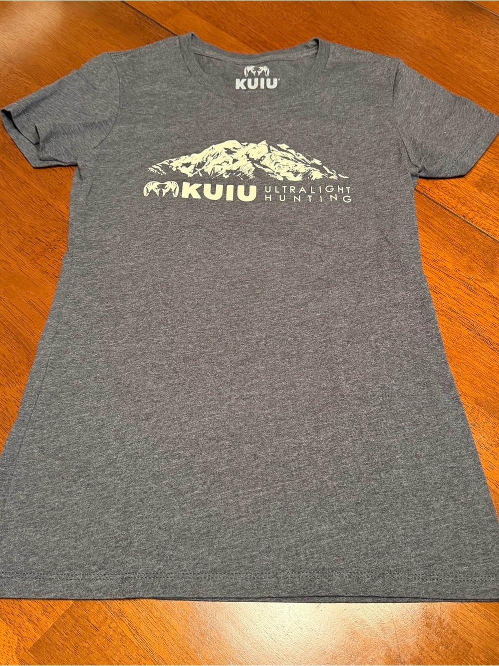 KUIU T-Shirt Women Small Gray Ultralight Hunting Graphic Mountain Short Sleeve